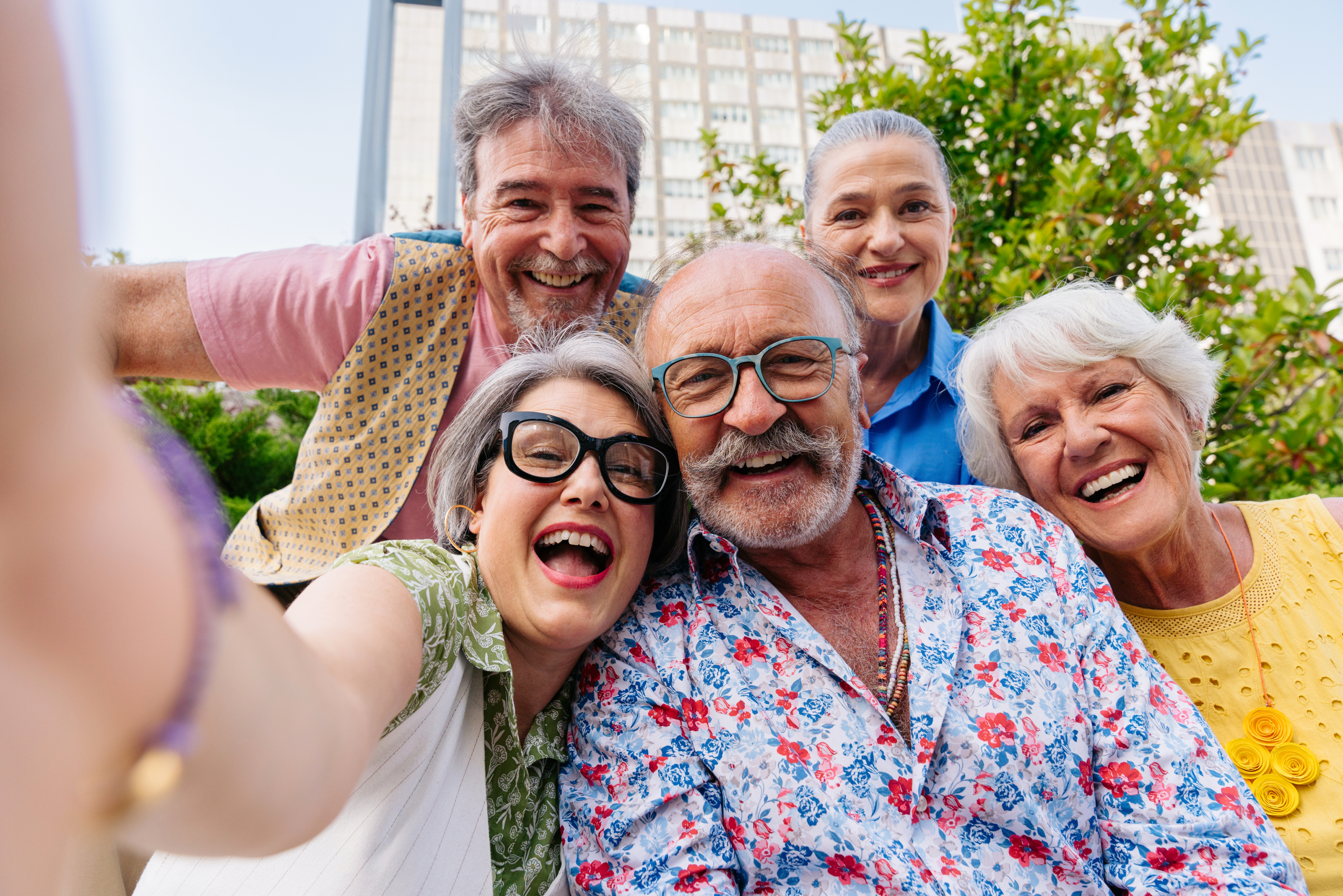 Gruppe gut aufgelegter Erwachsener